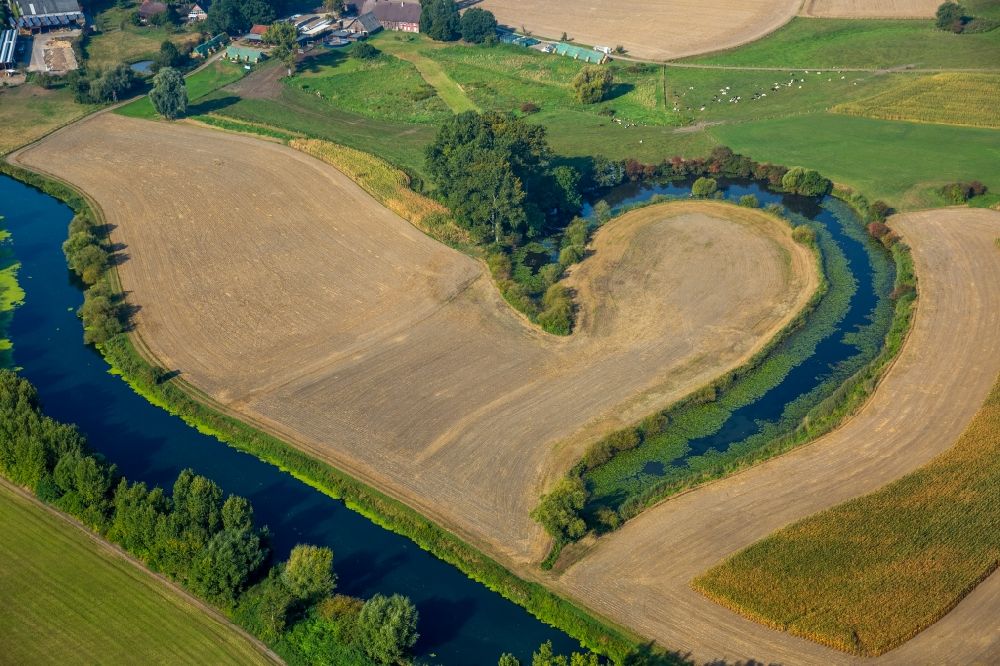 Luftbild Selm - Uferbereiche am herzförmigen Flußverlauf eines Altarmes der Lippe in Selm im Bundesland Nordrhein-Westfalen, Deutschland