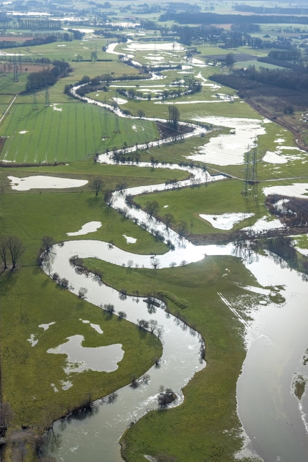 Luftaufnahme Norddinker - Uferbereiche des Hochwasser- Pegel überfluteten Flussbettes der Lippe in Schmehausen im Bundesland Nordrhein-Westfalen, Deutschland