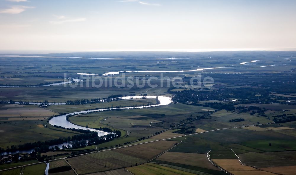 Luftbild Stapel - Uferbereiche mit landwirtschaftlichen Flächen am Eider - Flussverlauf in Stapel im Bundesland Schleswig-Holstein, Deutschland