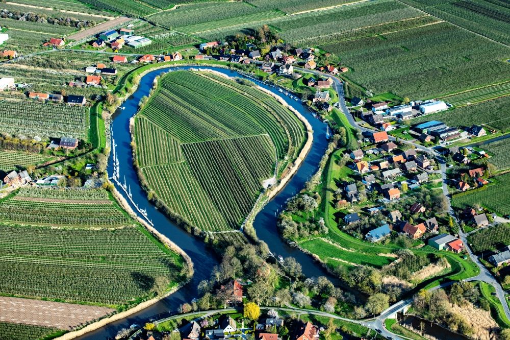 Luftbild Jork - Uferbereiche am Lühe - Flußverlauf im Ortsteil Lühe in Jork im Bundesland Niedersachsen, Deutschland