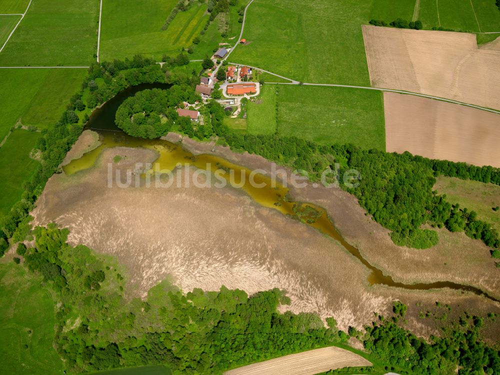Hochdorf aus der Vogelperspektive: Uferbereiche des Lindenweiher in Hochdorf im Bundesland Baden-Württemberg, Deutschland