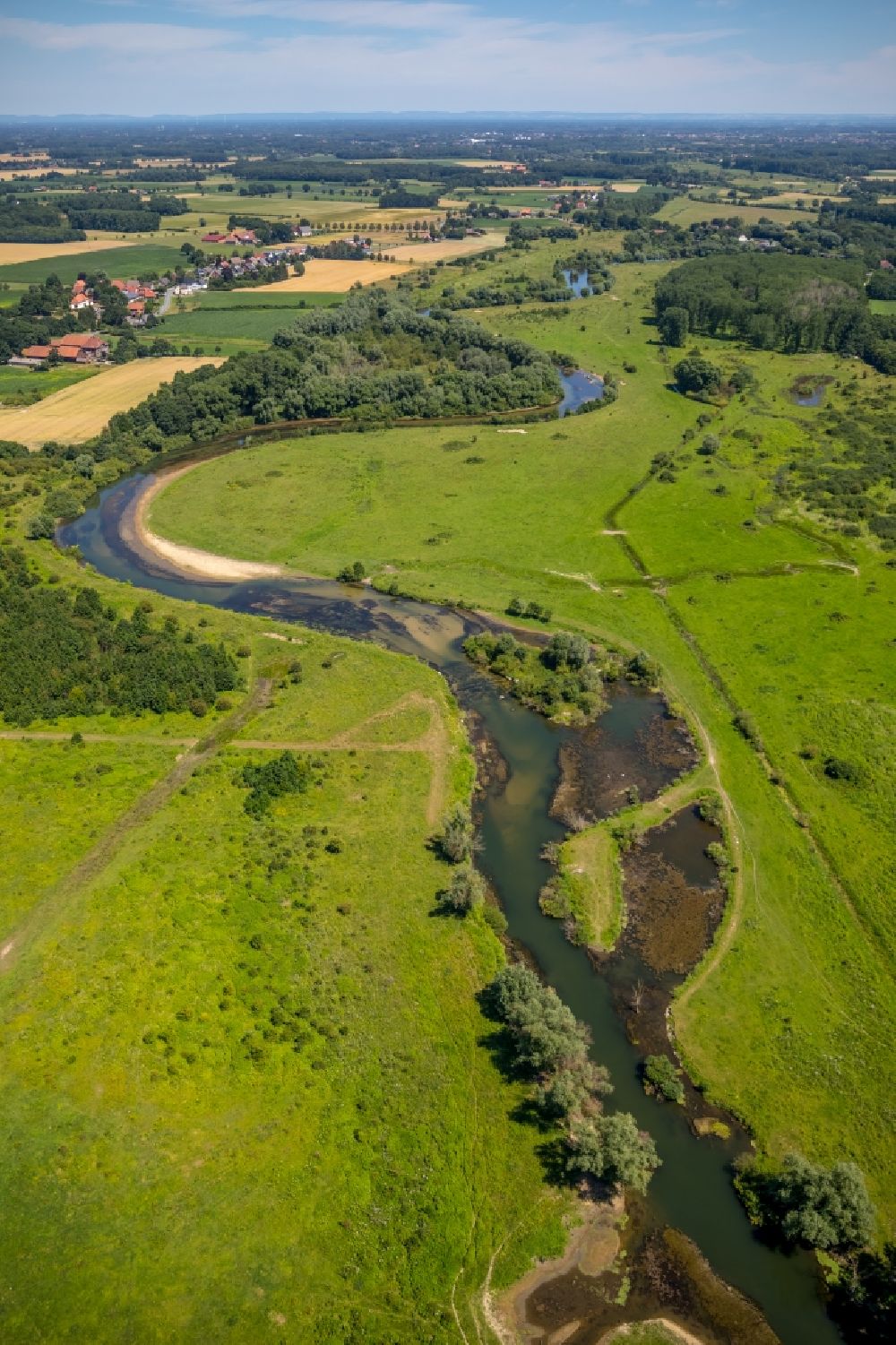 Benninghausen von oben - Uferbereiche am der Lippe Flußverlauf in Benninghausen im Bundesland Nordrhein-Westfalen, Deutschland