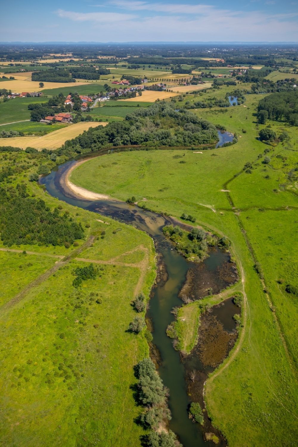 Benninghausen aus der Vogelperspektive: Uferbereiche am der Lippe Flußverlauf in Benninghausen im Bundesland Nordrhein-Westfalen, Deutschland