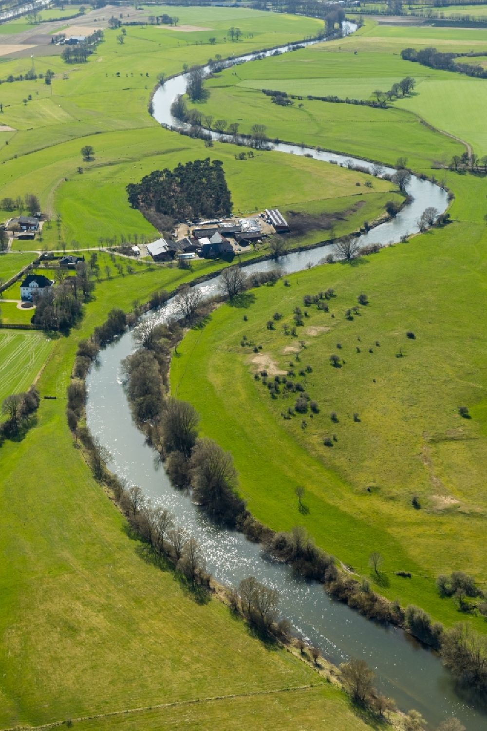 Luftaufnahme Hünxe - Uferbereiche am Lippe Flußverlauf in Hünxe im Bundesland Nordrhein-Westfalen, Deutschland