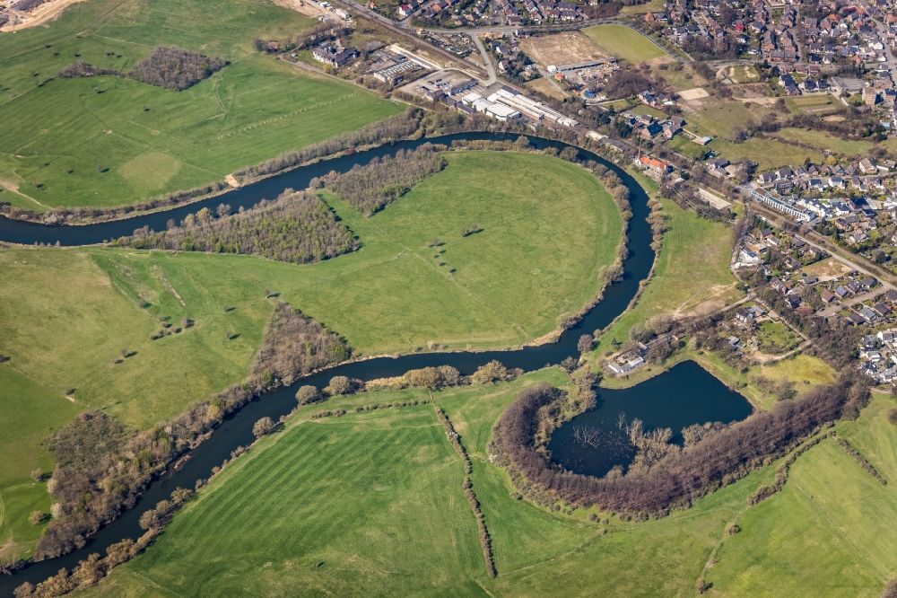 Luftaufnahme Wesel - Uferbereiche am Lippe - Flussverlauf in Wesel im Bundesland Nordrhein-Westfalen, Deutschland
