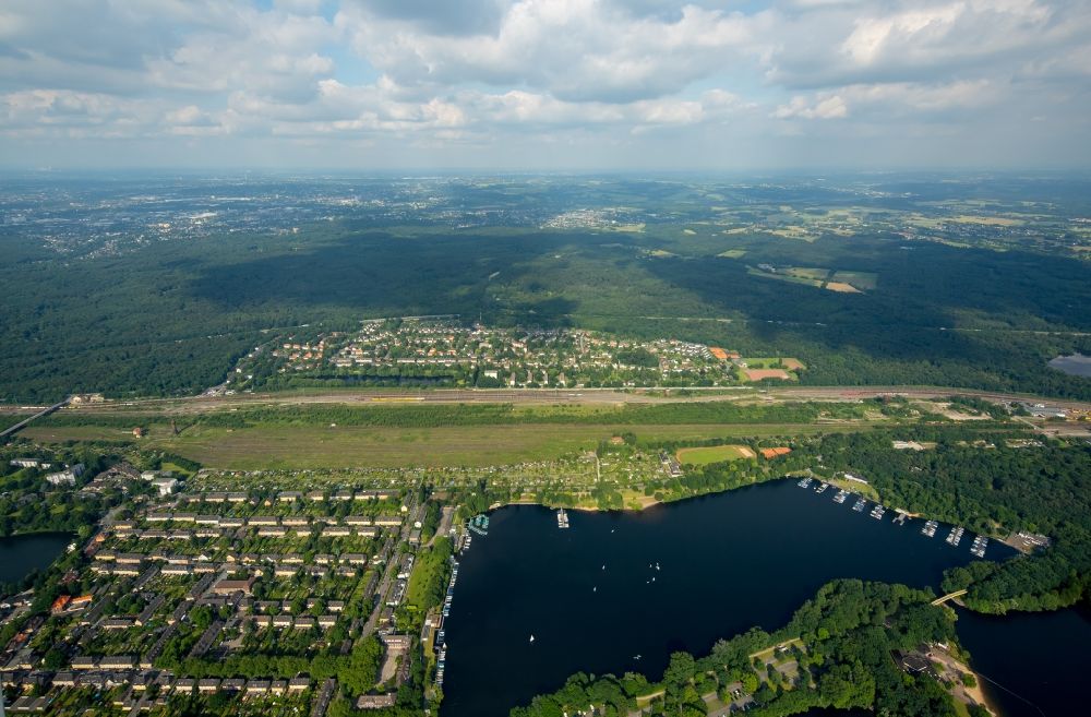 Luftbild Duisburg - Uferbereiche des Masurensee in Duisburg im Bundesland Nordrhein-Westfalen, Deutschland