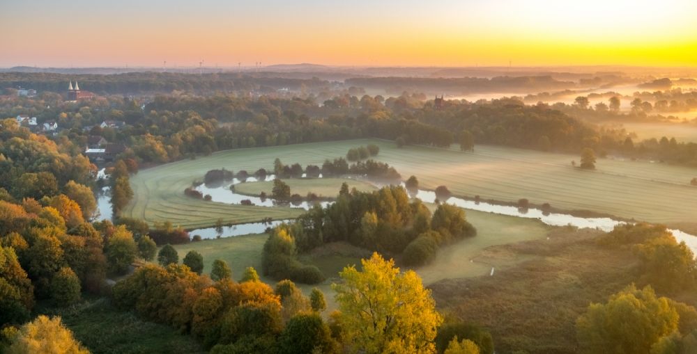 Luftaufnahme Hamm - Uferbereiche am Mühlengraben Flußverlauf in Hamm im Bundesland Nordrhein-Westfalen, Deutschland