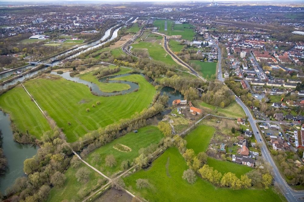 Luftbild Hamm - Uferbereiche am Mühlgraben - Flußverlauf im Ortsteil Heessen in Hamm im Bundesland Nordrhein-Westfalen, Deutschland