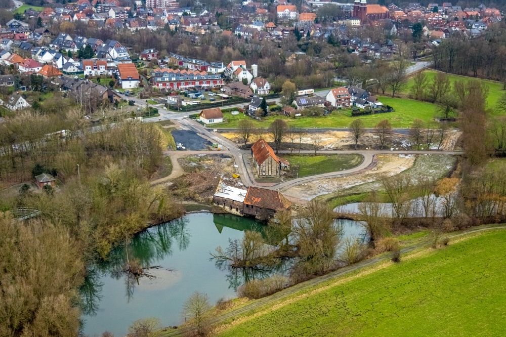 Hamm von oben - Uferbereiche am Mühlgraben - Flußverlauf im Ortsteil Heessen in Hamm im Bundesland Nordrhein-Westfalen, Deutschland