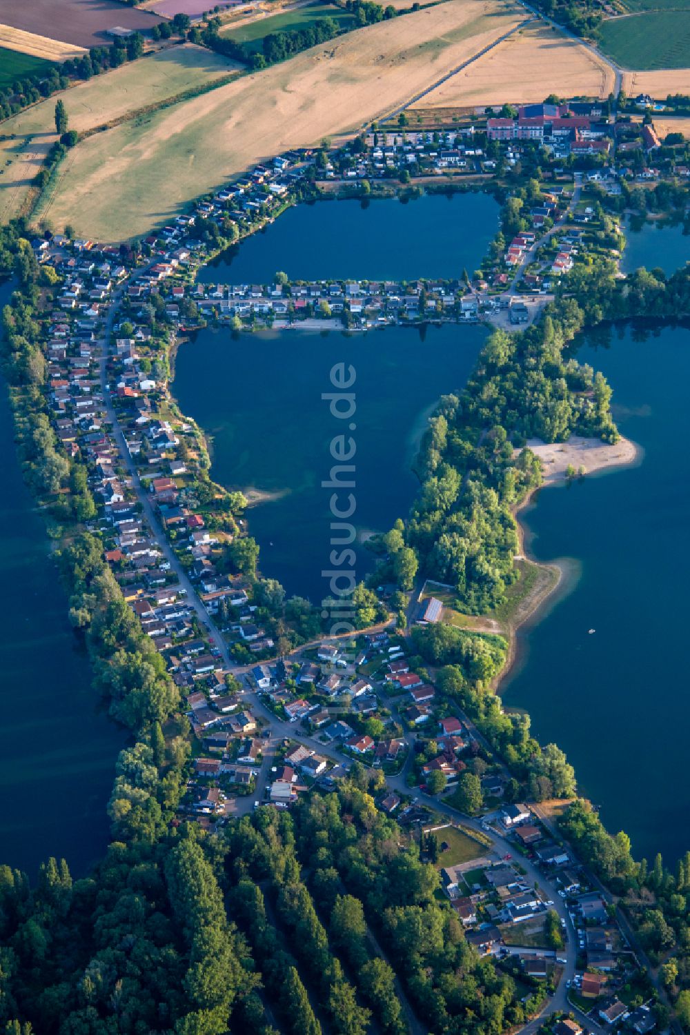 Speyer von oben - Uferbereiche des Mondsee und Binsfeldsee in Speyer im Bundesland Rheinland-Pfalz, Deutschland