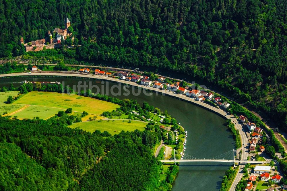 Luftaufnahme Guttenbach - Uferbereiche am Neckar Flußverlauf in Guttenbach im Bundesland Baden-Württemberg, Deutschland