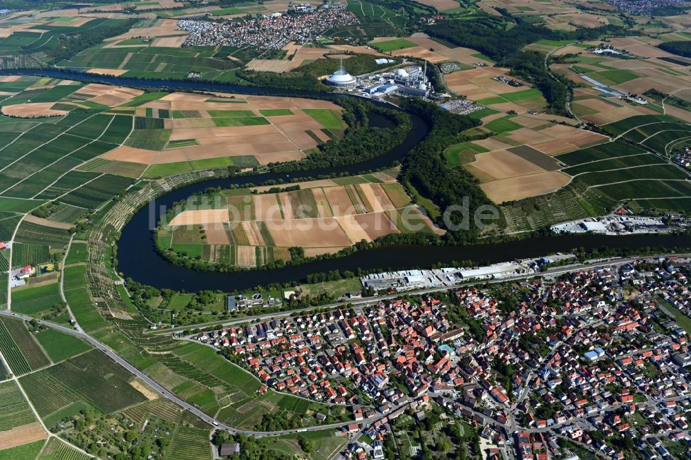 Kirchheim am Neckar von oben - Uferbereiche am Neckar - Flußverlauf in Kirchheim am Neckar im Bundesland Baden-Württemberg, Deutschland