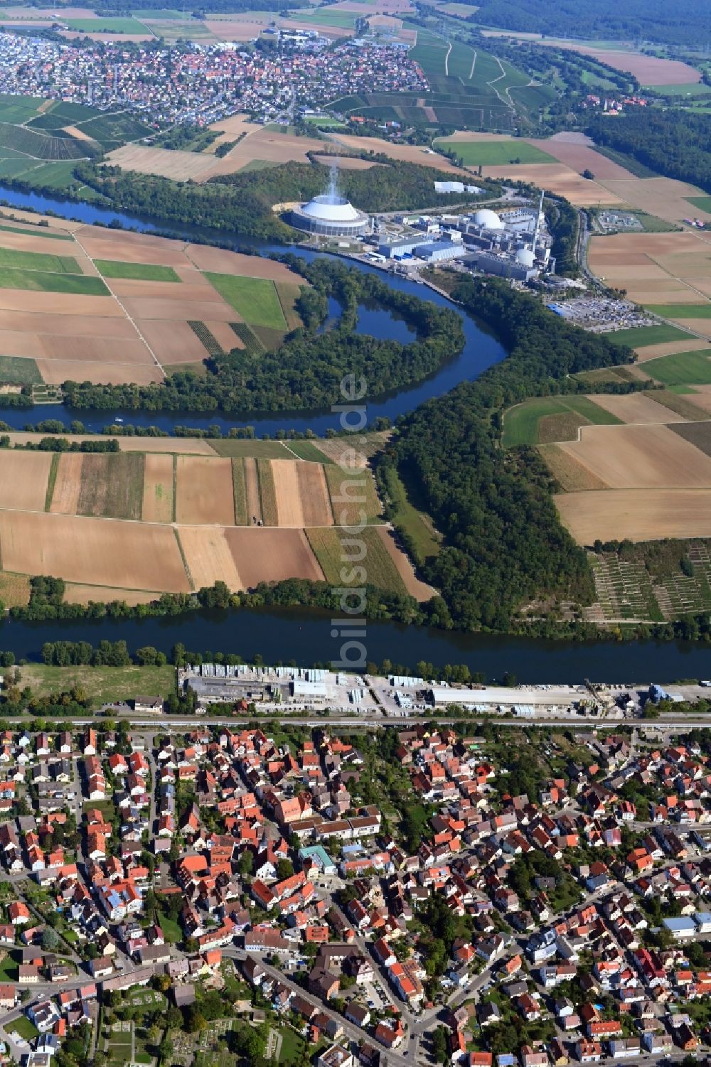 Kirchheim am Neckar aus der Vogelperspektive: Uferbereiche am Neckar - Flußverlauf in Kirchheim am Neckar im Bundesland Baden-Württemberg, Deutschland