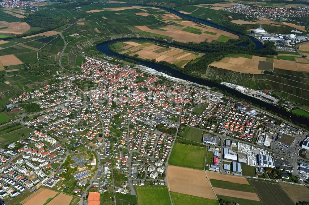 Luftaufnahme Kirchheim am Neckar - Uferbereiche am Neckar - Flußverlauf in Kirchheim am Neckar im Bundesland Baden-Württemberg, Deutschland