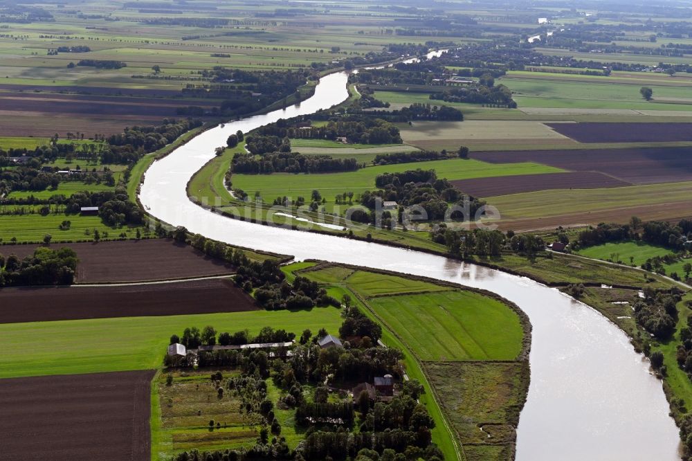 Luftaufnahme Geversdorf - Uferbereiche am der Oste Flußverlauf in Geversdorf im Bundesland Niedersachsen, Deutschland