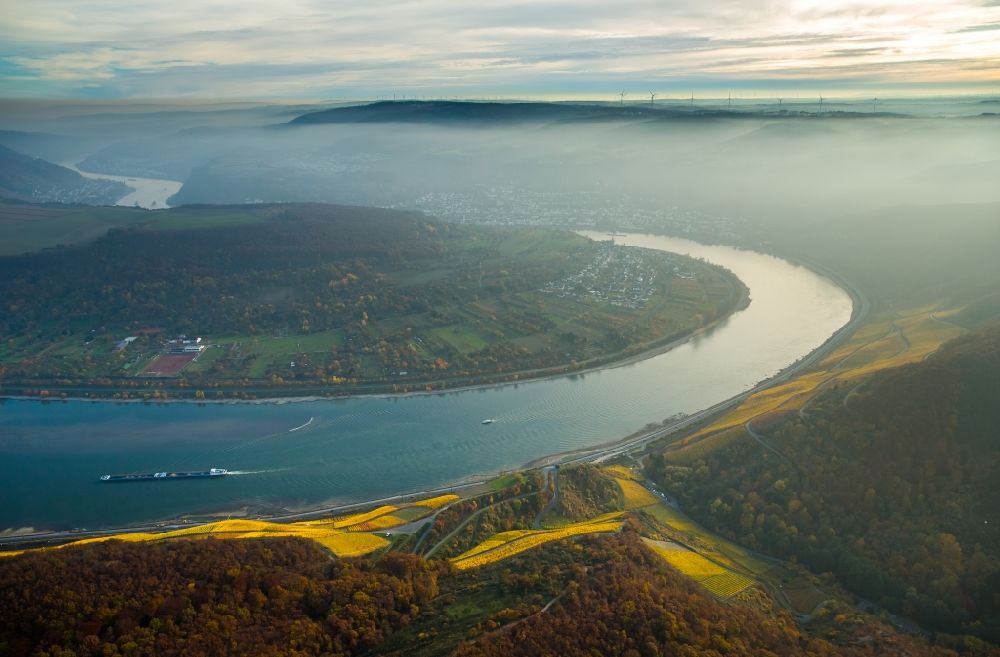 Boppard aus der Vogelperspektive: Uferbereiche am Rhein Flußverlauf in Boppard im Bundesland Rheinland-Pfalz