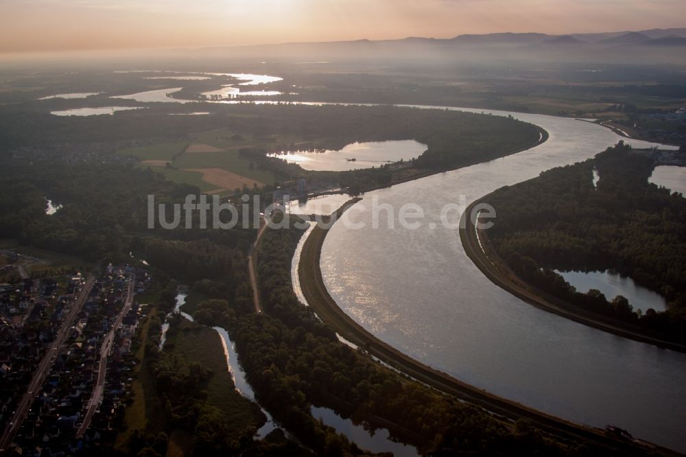 Luftbild Drusenheim - Uferbereiche am Rhein Flußverlauf in Drusenheim in Alsace-Champagne-Ardenne-Lorraine, Frankreich