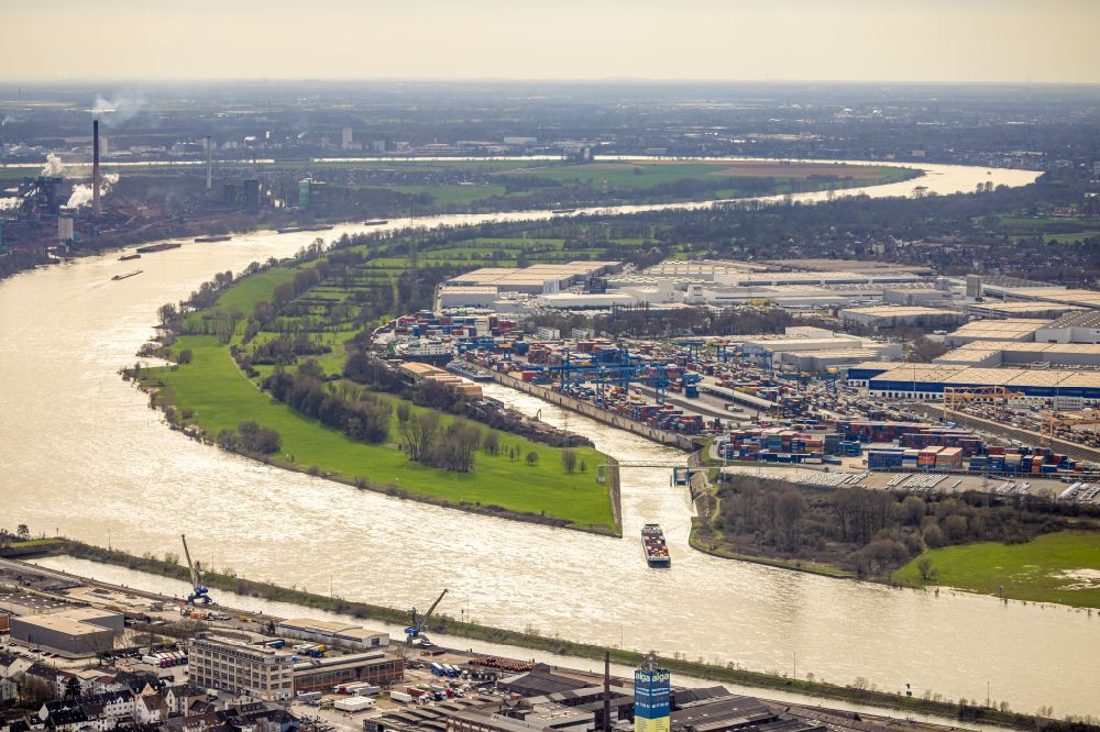 Luftbild Duisburg - Uferbereiche am Rhein Flußverlauf im Ortsteil Friemersheim in Duisburg im Bundesland Nordrhein-Westfalen, Deutschland