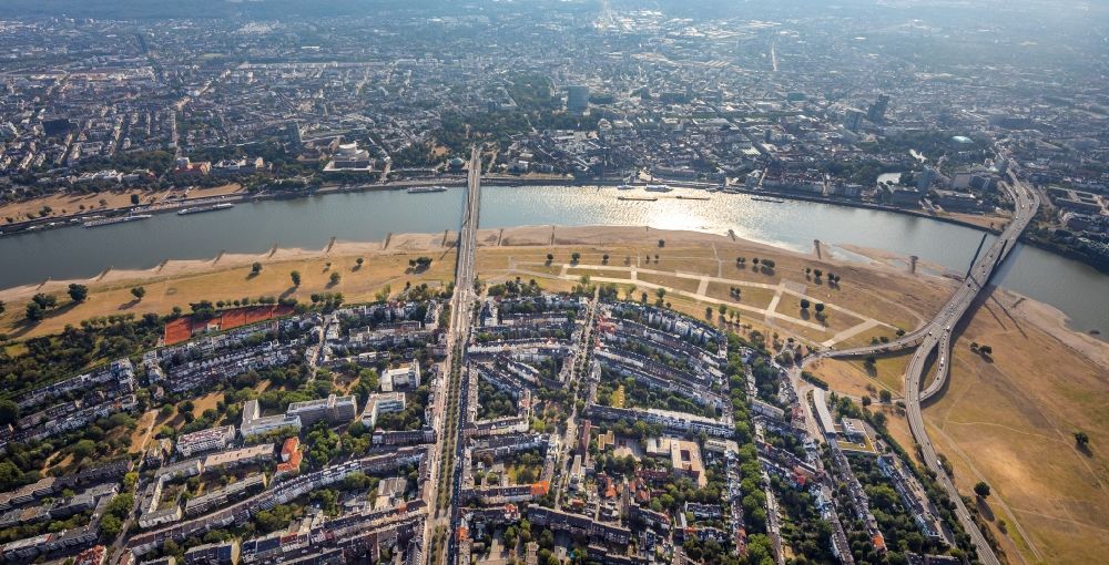 Düsseldorf aus der Vogelperspektive: Uferbereiche am des Rhein Flußverlauf im Ortsteil Oberkassel in Düsseldorf im Bundesland Nordrhein-Westfalen, Deutschland