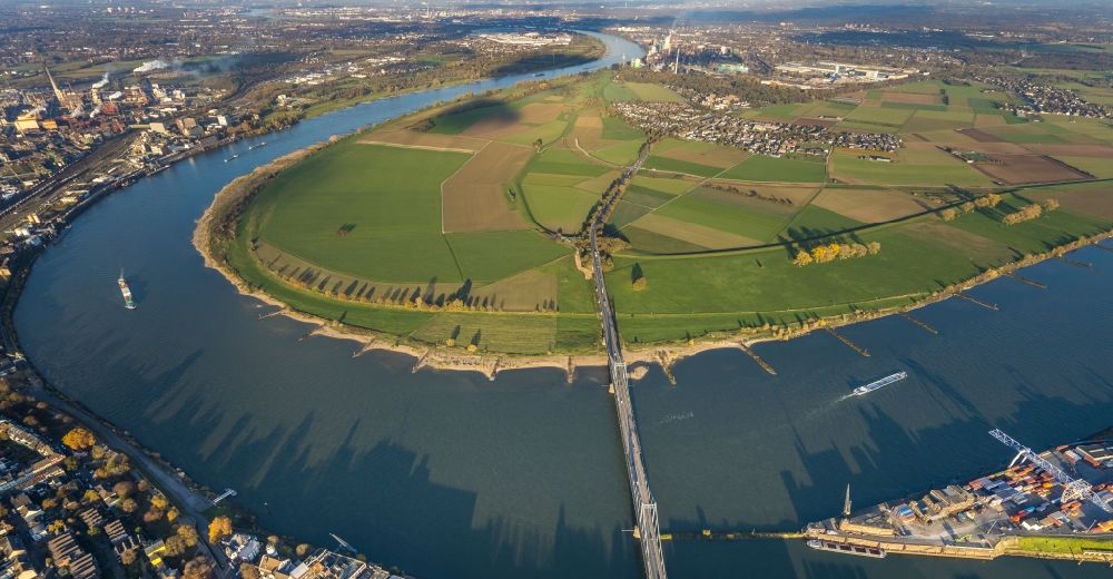 Luftbild Uerdingen - Uferbereiche am Rhein Flußverlauf in Uerdingen im Bundesland Nordrhein-Westfalen, Deutschland