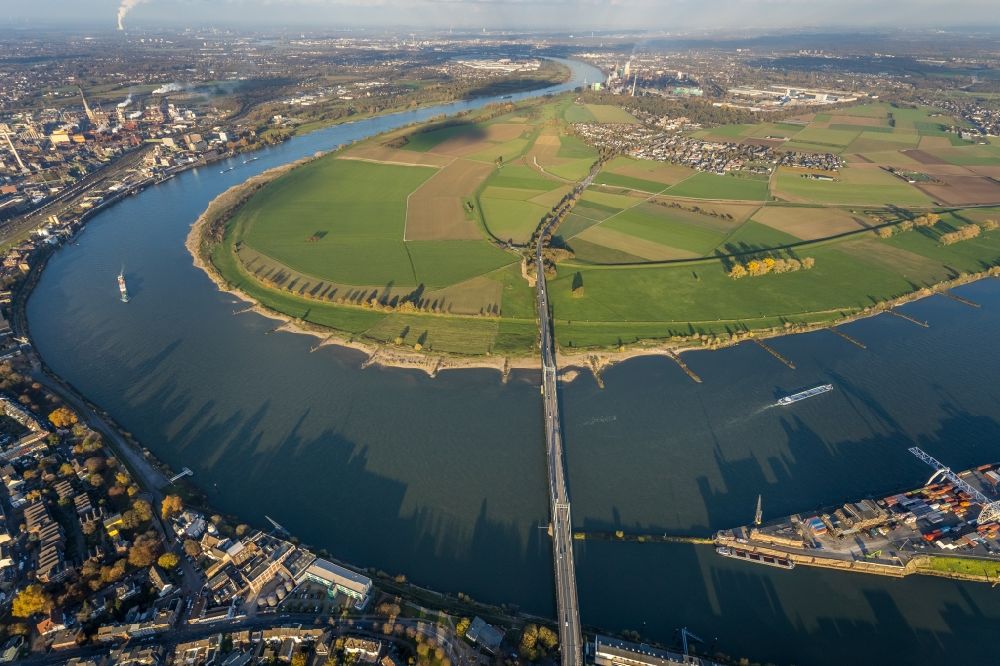 Luftaufnahme Uerdingen - Uferbereiche am Rhein Flußverlauf in Uerdingen im Bundesland Nordrhein-Westfalen, Deutschland