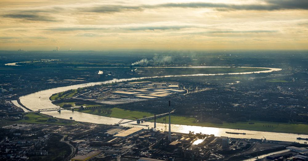 Luftbild Duisburg - Uferbereiche am Ruhr - Flußverlauf in Duisburg im Bundesland Nordrhein-Westfalen, Deutschland