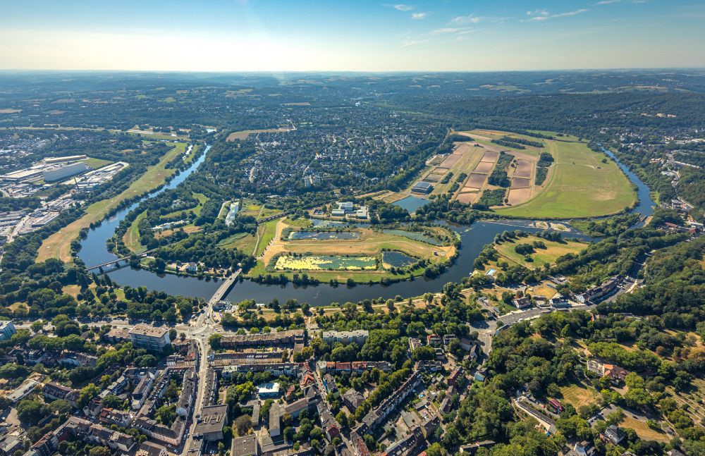 Essen aus der Vogelperspektive: Uferbereiche am Ruhr - Flußverlauf in Essen im Bundesland Nordrhein-Westfalen, Deutschland