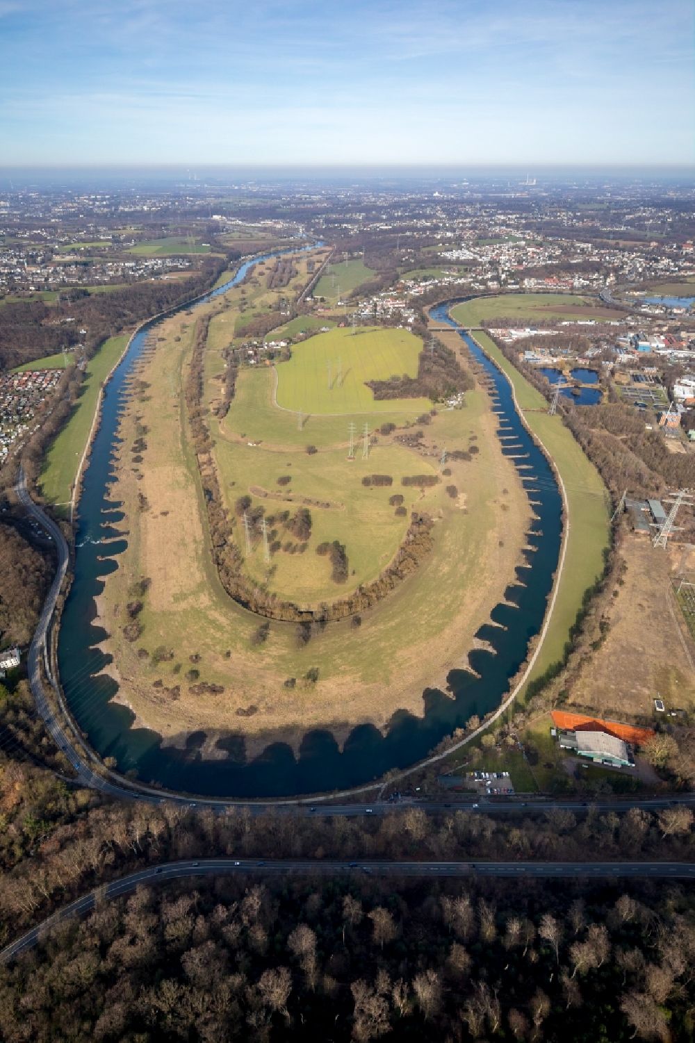 Hattingen aus der Vogelperspektive: Uferbereiche am Ruhr - Flußverlauf in Hattingen im Bundesland Nordrhein-Westfalen, Deutschland