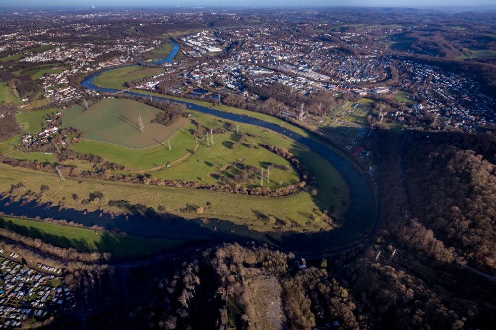 Luftaufnahme Hattingen - Uferbereiche am Ruhr Flußverlauf in Hattingen im Bundesland Nordrhein-Westfalen, Deutschland