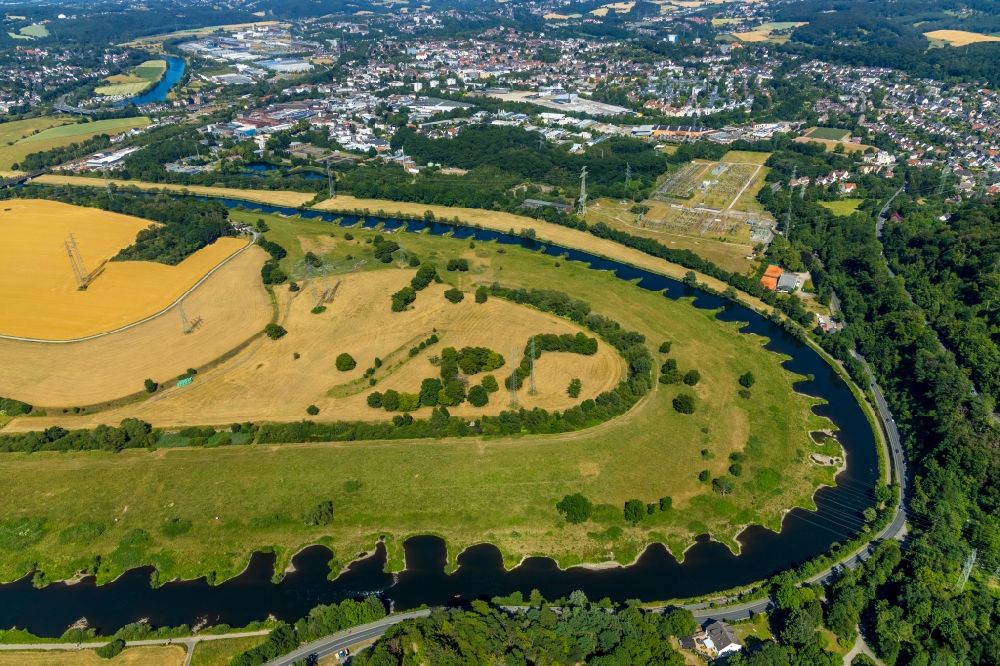 Hattingen aus der Vogelperspektive: Uferbereiche am Ruhr- Flußverlauf in Hattingen im Bundesland Nordrhein-Westfalen, Deutschland
