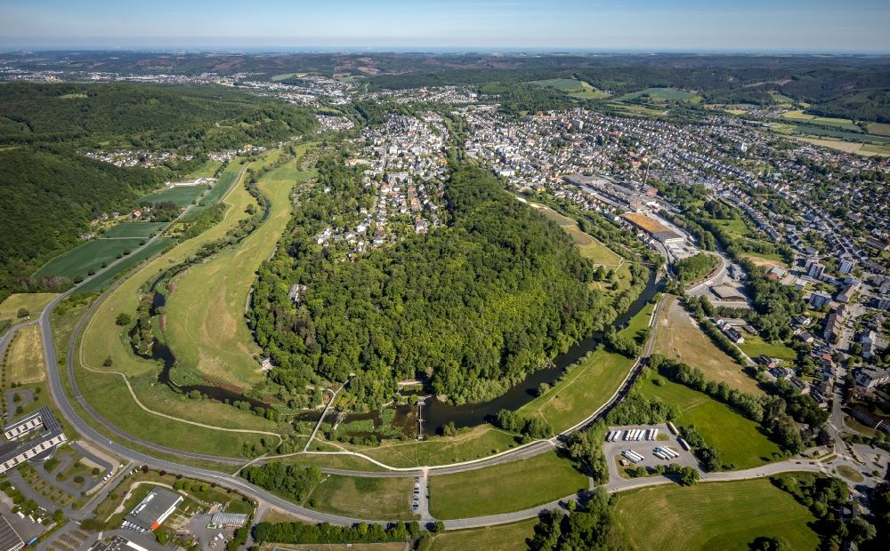 Luftbild Arnsberg - Uferbereiche am Ruhr- Flußverlauf im Ortsteil Wennigloh in Arnsberg im Bundesland Nordrhein-Westfalen, Deutschland