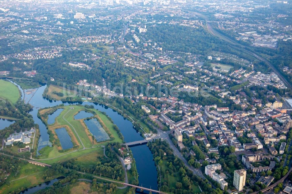 Luftaufnahme Essen - Uferbereiche am Ruhrbogen der Ruhrhalbinsel Überruhr Flußverlauf in Essen im Bundesland Nordrhein-Westfalen