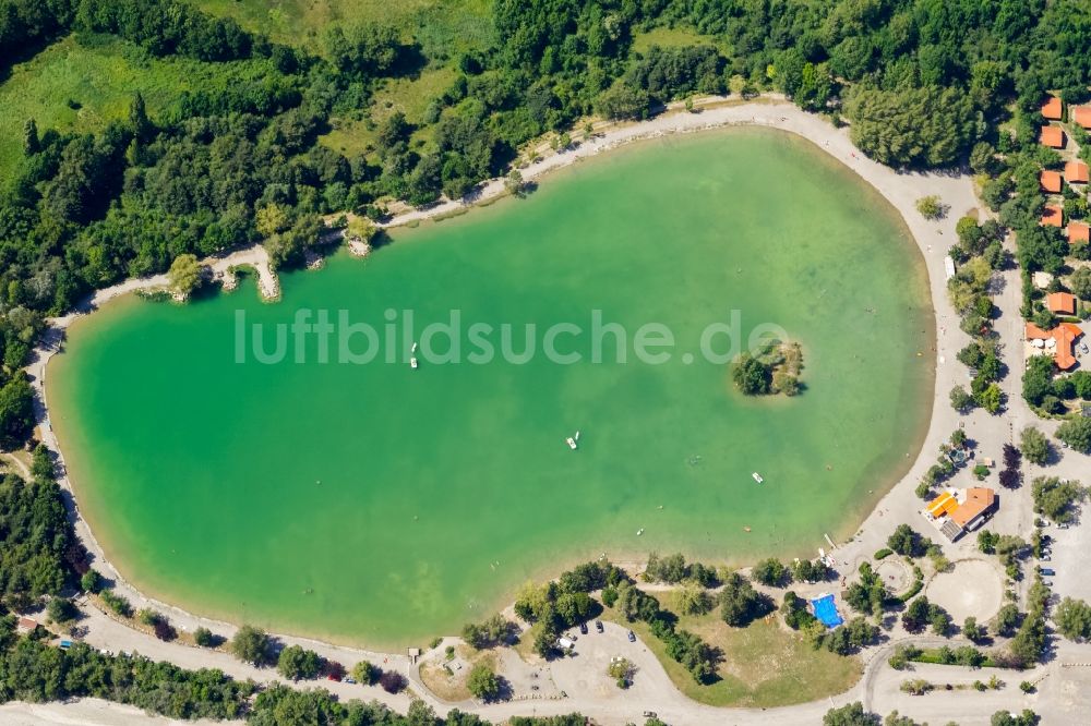 Luftbild Veynes - Uferbereiche am Sandstrand des Freibades Base de Loisirs des Iscles in Veynes in Provence-Alpes-Cote d'Azur, Frankreich