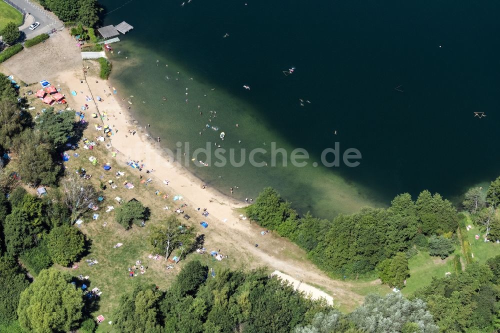 Luftaufnahme Mainhausen - Uferbereiche am Sandstrand des Freibades Königsee Strandbad in Mainhausen im Bundesland Hessen, Deutschland