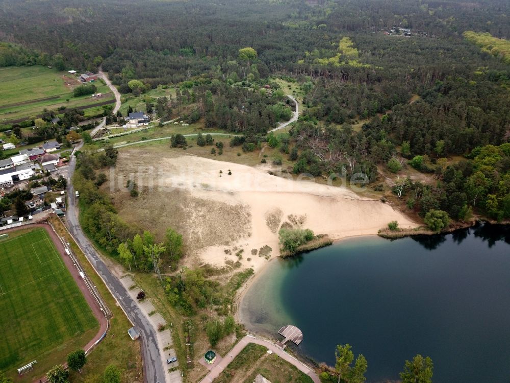 Luftbild Gommern - Uferbereiche am Sandstrand des Freibades am Kulk in Gommern im Bundesland Sachsen-Anhalt, Deutschland