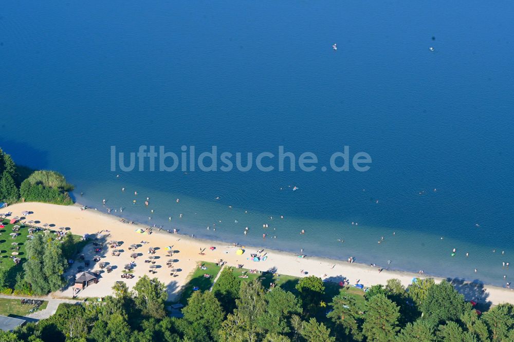 Templin von oben - Uferbereiche am Sandstrand des Freibades Lübbesee in Templin im Bundesland Brandenburg, Deutschland