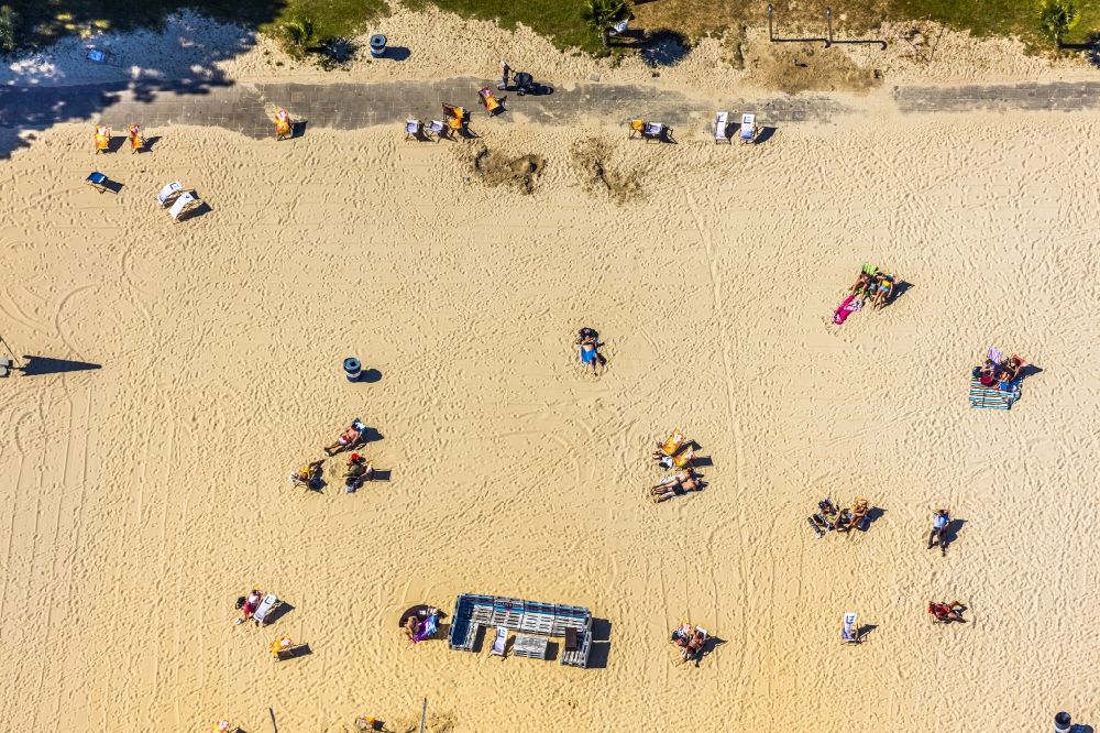 Luftaufnahme Essen - Uferbereiche am Sandstrand des Freibades Seaside Beach Baldeney am Baldeneysee in Essen im Bundesland Nordrhein-Westfalen, Deutschland