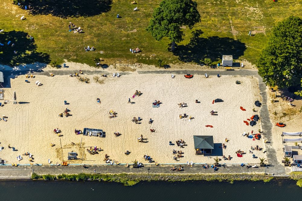Luftbild Essen - Uferbereiche am Sandstrand des Freibades Seaside Beach Baldeney am Baldeneysee in Essen im Bundesland Nordrhein-Westfalen, Deutschland