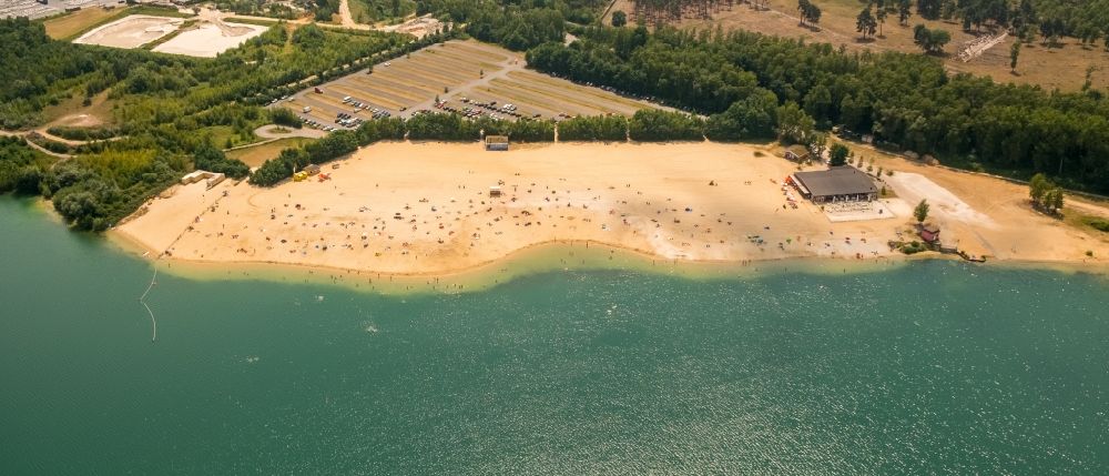 Luftaufnahme Haltern am See - Uferbereiche am Sandstrand des Freibades Silbersee im Ortsteil Sythen in Haltern am See im Bundesland Nordrhein-Westfalen, Deutschland