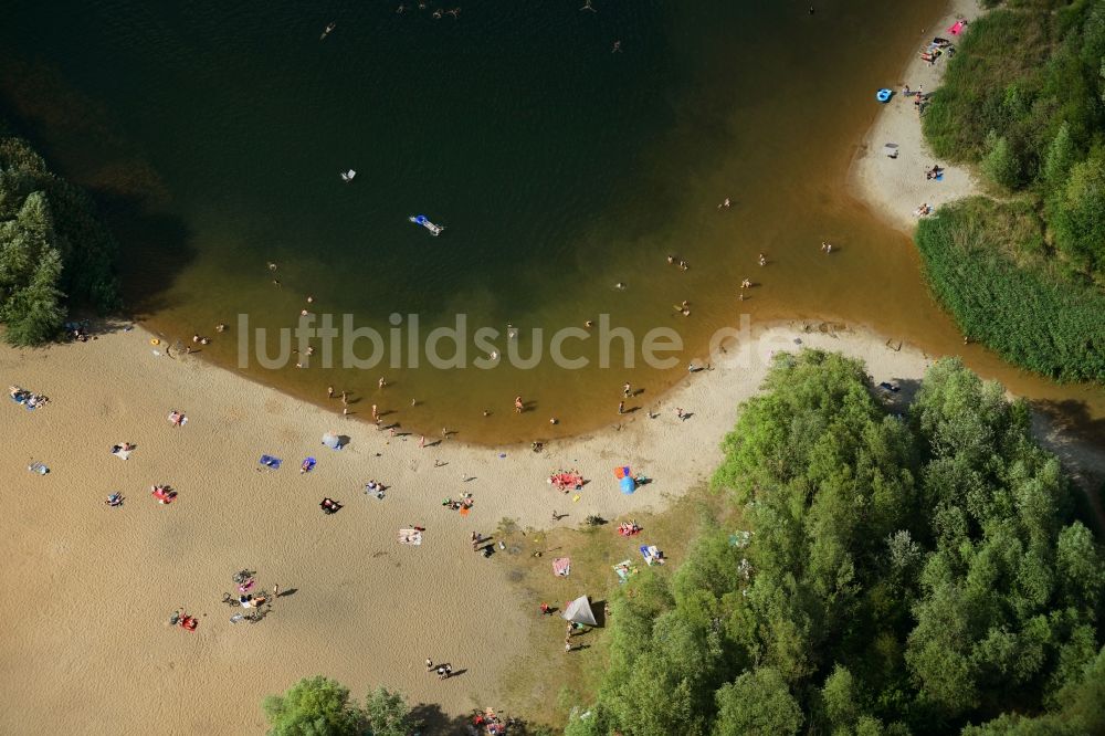 Luftbild Berlin - Uferbereiche am Sandstrand Kaulsdorfer See im Ortsteil Kaulsdorf in Berlin, Deutschland