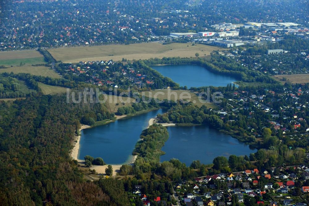 Berlin aus der Vogelperspektive: Uferbereiche am Sandstrand Kaulsdorfer See im Ortsteil Kaulsdorf in Berlin, Deutschland