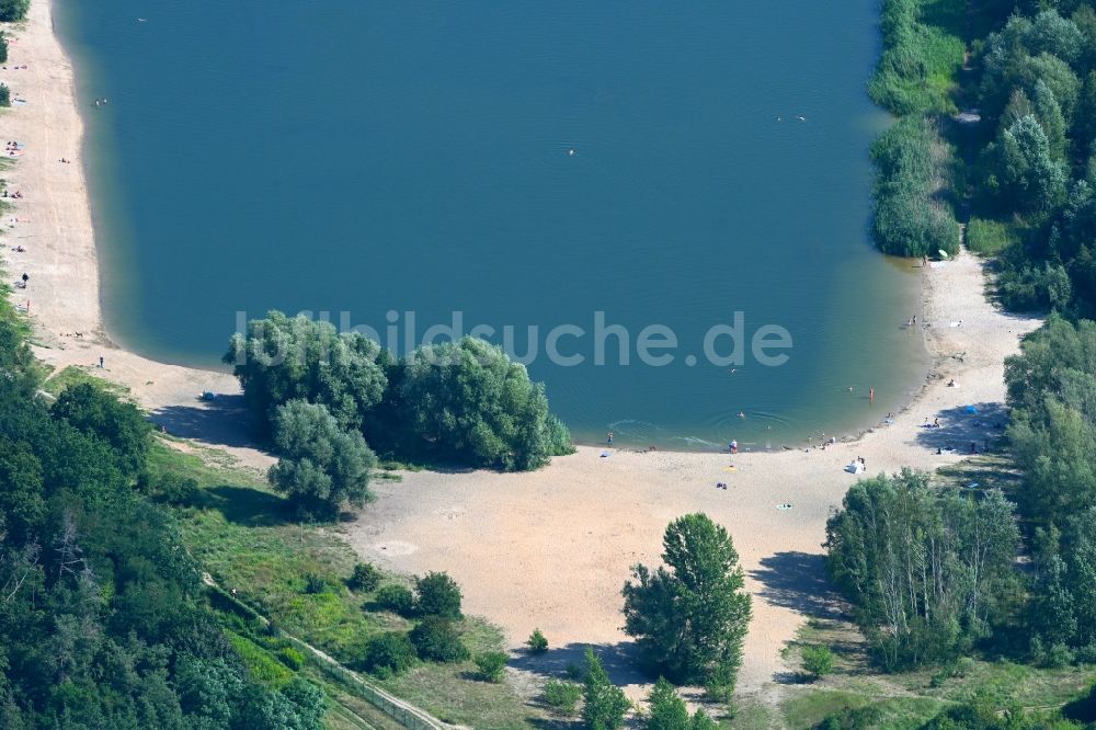 Luftaufnahme Berlin - Uferbereiche am Sandstrand Kaulsdorfer See im Ortsteil Kaulsdorf in Berlin, Deutschland