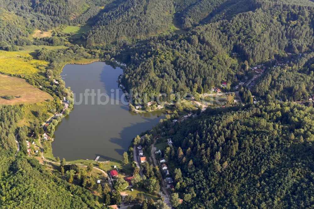 Arlo von oben - Uferbereiche des Sees Arloi-to in Arlo in Borsod-Abauj-Zemplen, Ungarn