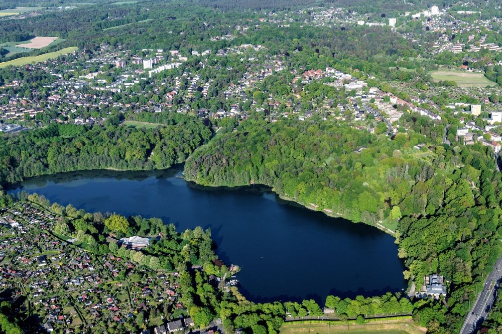 Hamburg von oben - Uferbereiche des Sees Außenmühlenteich im Ortsteil Wilstorf in Hamburg, Deutschland