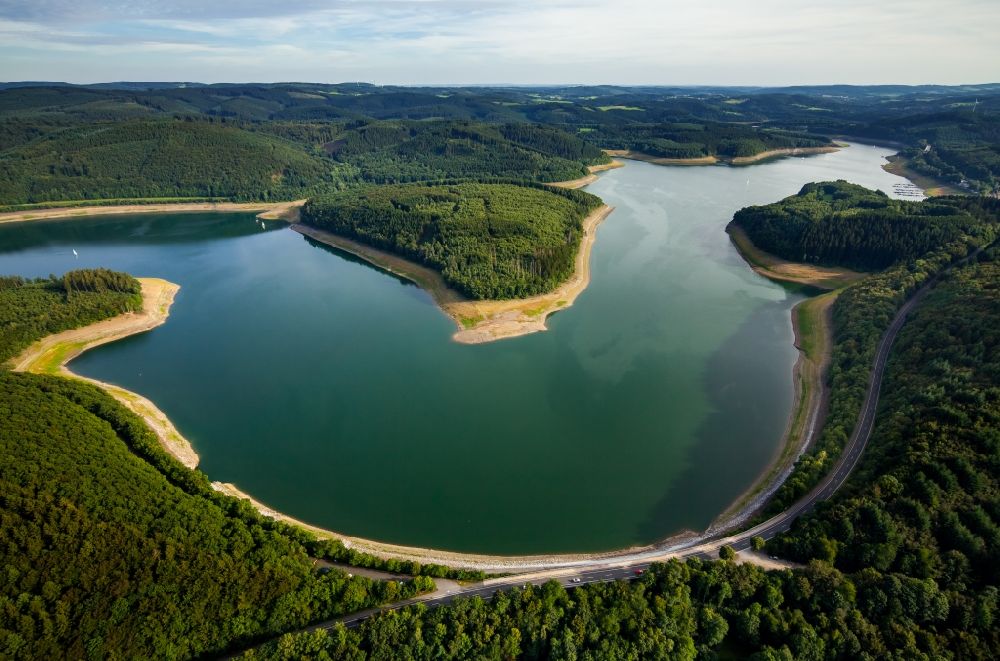 Luftbild Olpe - Uferbereiche des Sees Bigge in Olpe im Bundesland Nordrhein-Westfalen