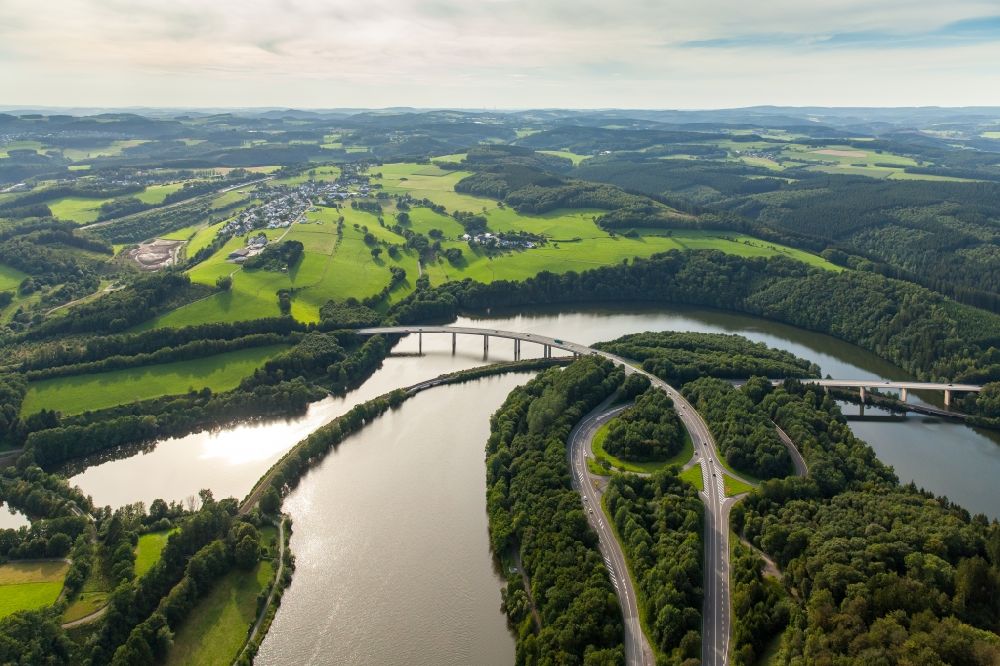 Luftbild Olpe - Uferbereiche des Sees Bigge in Olpe im Bundesland Nordrhein-Westfalen