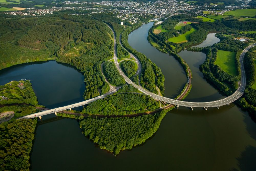 Olpe aus der Vogelperspektive: Uferbereiche des Sees Bigge in Olpe im Bundesland Nordrhein-Westfalen