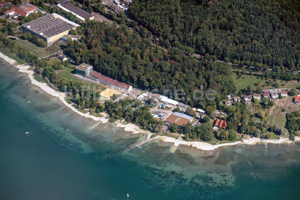Luftaufnahme Friedrichshafen - Uferbereiche des Sees Bodensee im Ortsteil Seemoos in Friedrichshafen im Bundesland Baden-Württemberg, Deutschland