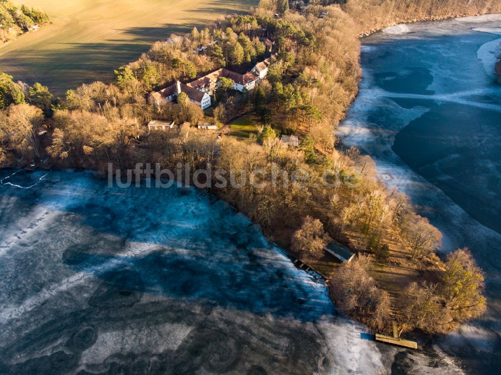 Luftbild Schorfheide - Uferbereiche des Sees Üdersee in einem Waldgebiet in Schorfheide im Bundesland Brandenburg, Deutschland