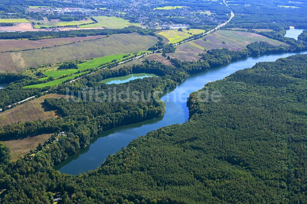 Luftbild Werbellin - Uferbereiche des Sees Üdersee in einem Waldgebiet in Werbellin im Bundesland Brandenburg, Deutschland